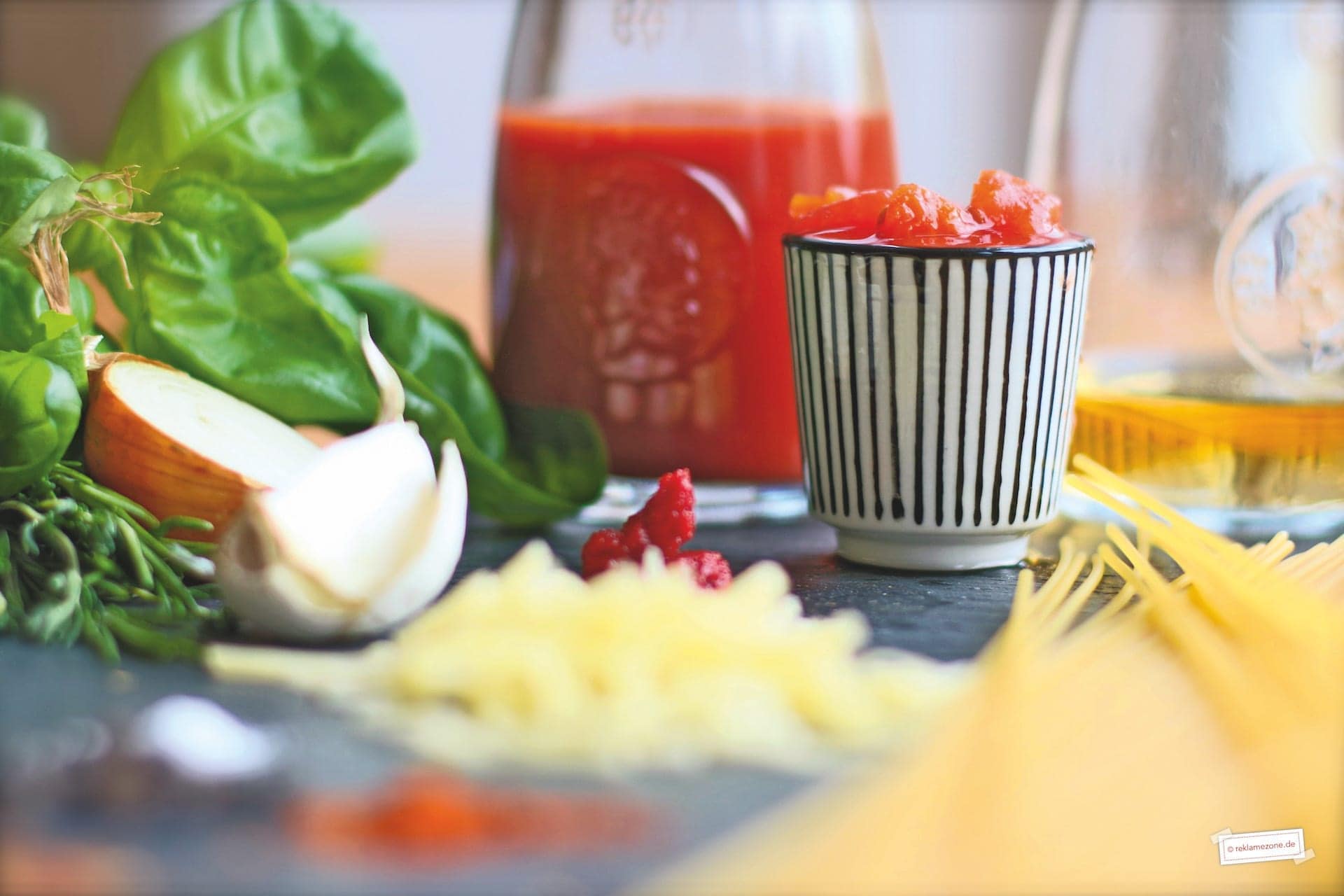 Nudeln mit Tomatensoße - Foto: reklamezone.de