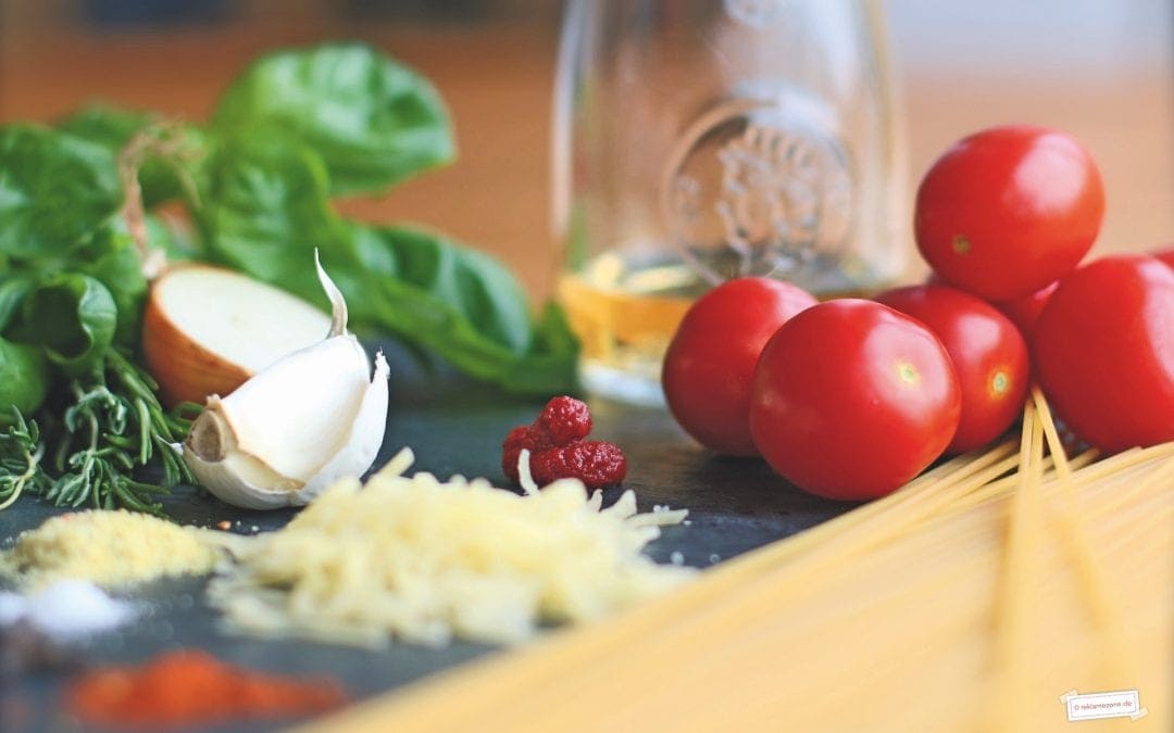Nudeln mit selbstgemachter Tomatensoße