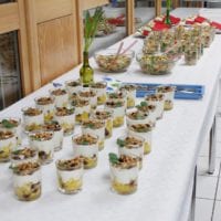 Kreis und Kreissparkasse übergaben 150 Kochbücher an EWA-Schulen